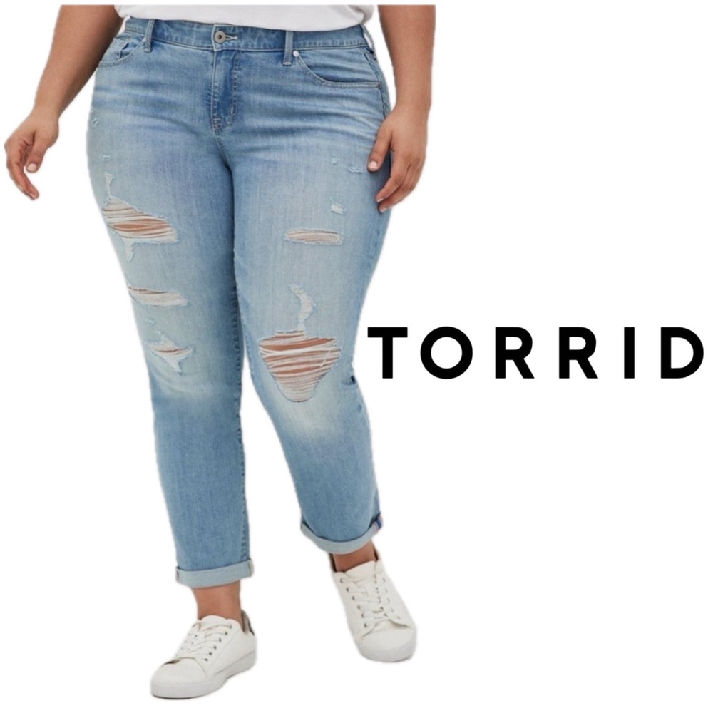 NWT Torrid Boyfriend Straight Vge Stretch Distressed Jeans HASTA LA VISTA 28-S